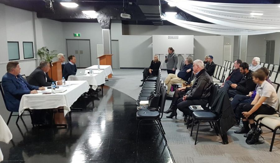 Candidates+at+a+Calare+election+briefing+night+in+Bathurst%2C+but+without+the+Christian+Democratic+Party+candidate%2C+among+others.+