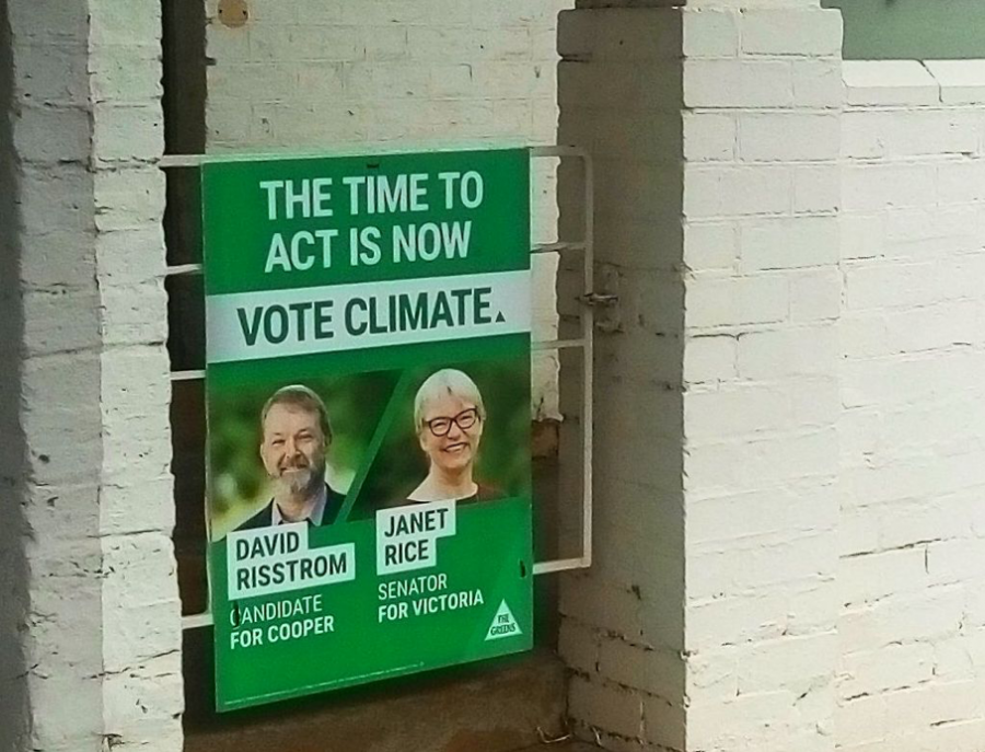Placard+supporting+the+Greens+on+a+Preston+gate+in+the+lead-up+to+the+2019+federal+election.+Photo%3A+Maria+Porcellar-Calvo