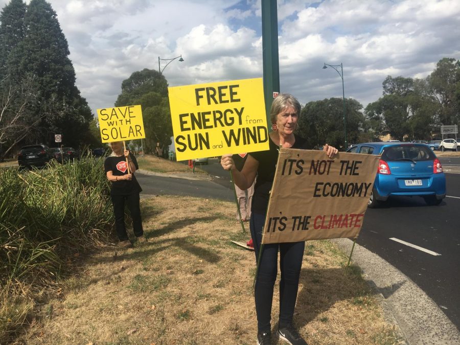 Climate+change+protestors+in+Deakin+